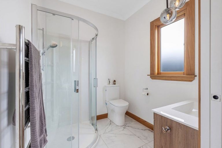 Photo of property in 2 Alma Place, Milson, Palmerston North, 4414