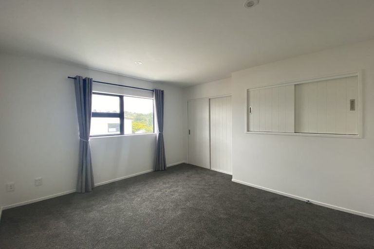 Photo of property in 96d Triangle Road, Massey, Auckland, 0614