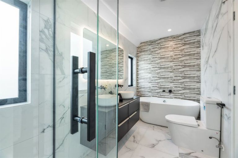 Photo of property in 14c Firth Road, Torbay, Auckland, 0630