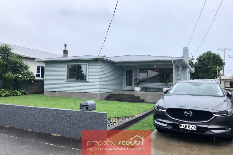 Photo of property in 38 Record Street, Fitzroy, New Plymouth, 4312