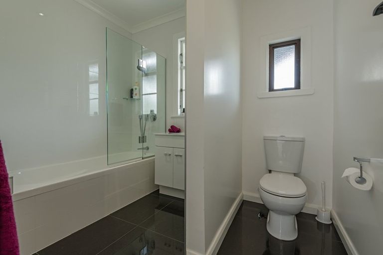 Photo of property in 8 Hughes Avenue, Hokowhitu, Palmerston North, 4410