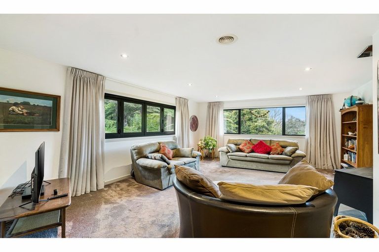 Photo of property in 23c West Lynn Road, Titirangi, Auckland, 0604