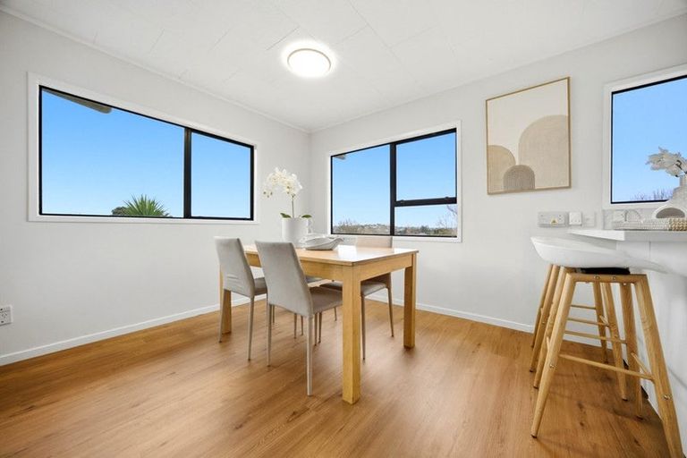 Photo of property in 40 Holmes Drive South, Massey, Auckland, 0614