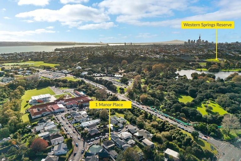 Photo of property in 1 Manor Place, Point Chevalier, Auckland, 1022