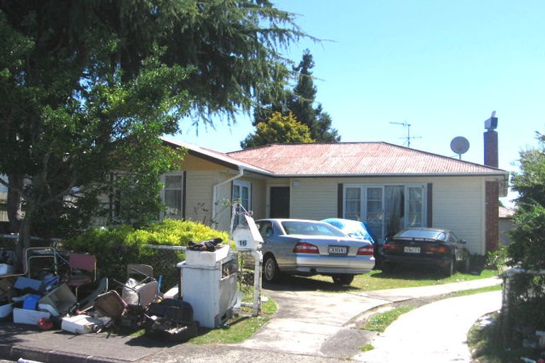 Photo of property in 16 Kuaka Place, New Lynn, Auckland, 0600