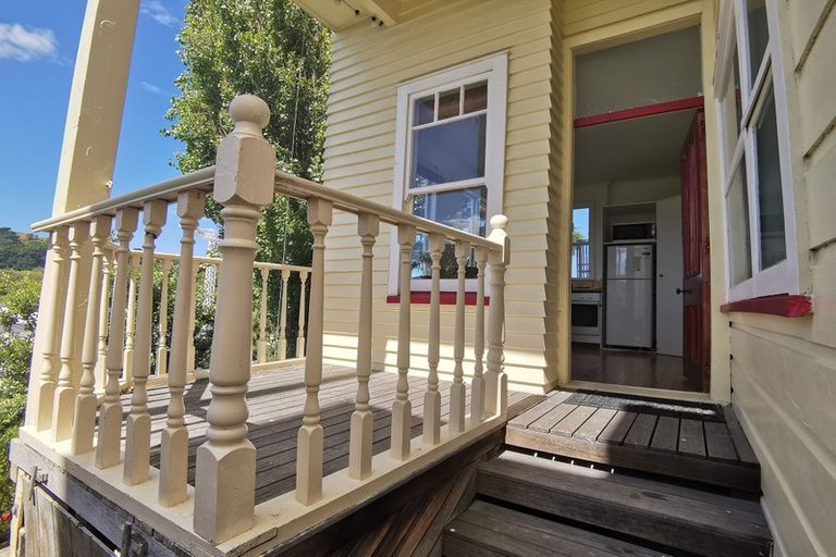 Photo of property in 105 Tasman Street, Mount Cook, Wellington, 6021