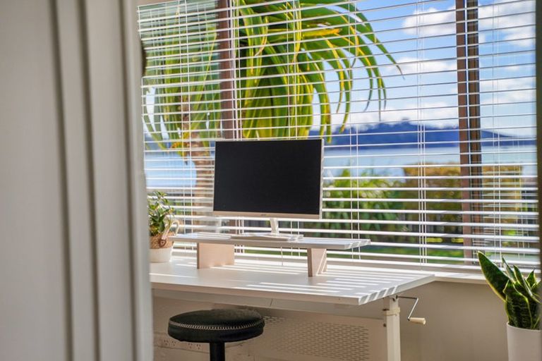 Photo of property in 2 Karaka Road, Kawakawa Bay, Papakura, 2585