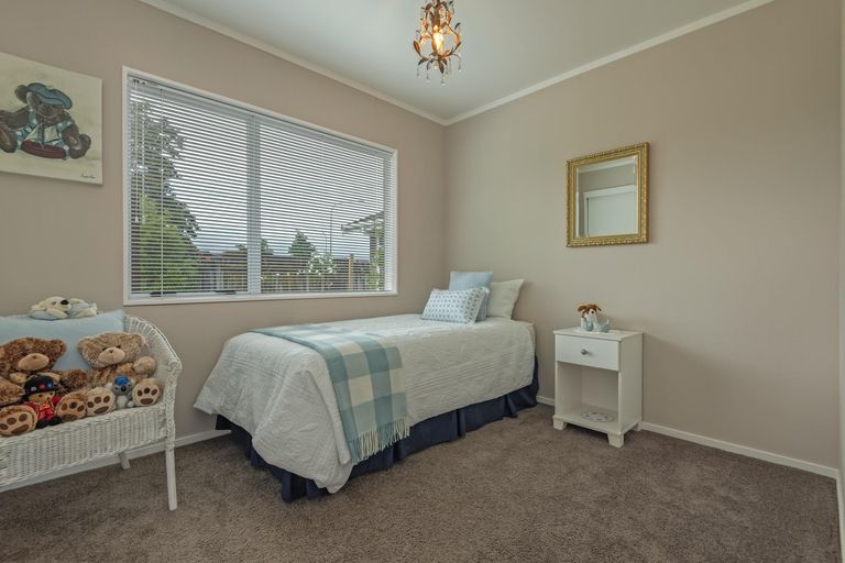 Photo of property in 67 Pacific Drive, Fitzherbert, Palmerston North, 4410