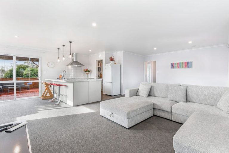 Photo of property in 16 Aitkenhead Court, Parakai, 0830