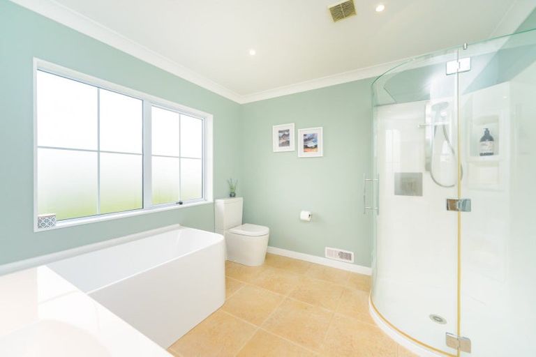 Photo of property in 22 Greenwood Place, Fitzherbert, Palmerston North, 4410