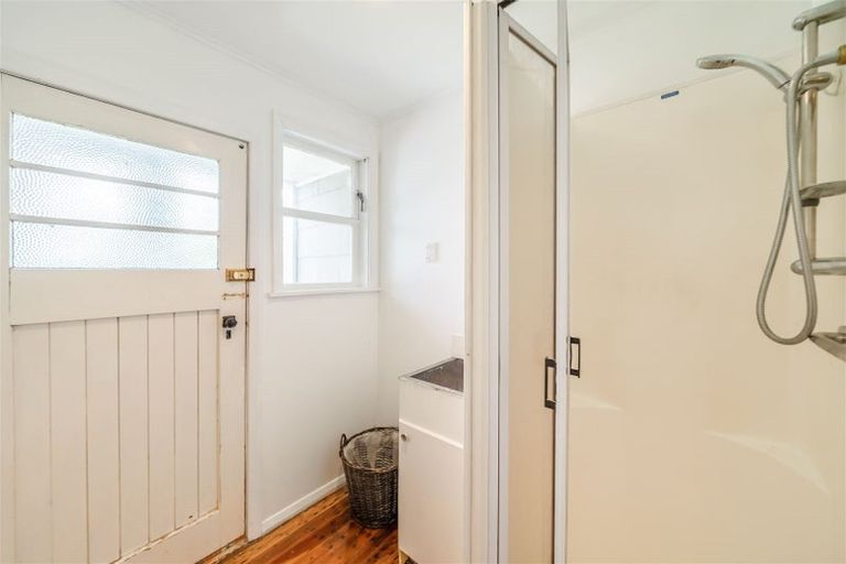 Photo of property in 34 Guthrie Street, Waterloo, Lower Hutt, 5011