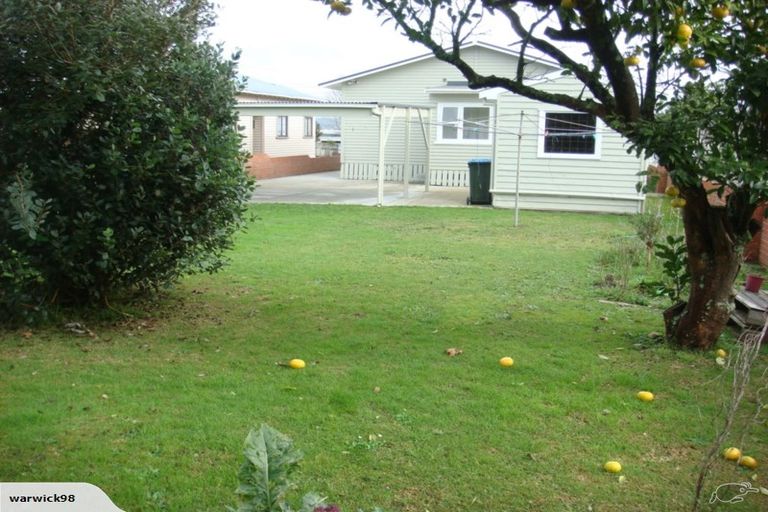 Photo of property in 25 Hawea Road, Point Chevalier, Auckland, 1022