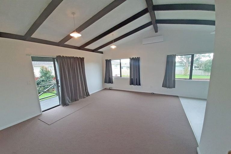 Photo of property in 2/215a Swanson Road, Henderson, Auckland, 0610