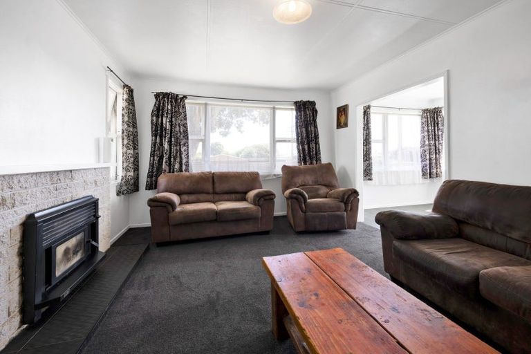 Photo of property in 15a Pratt Street, Waitara, 4320