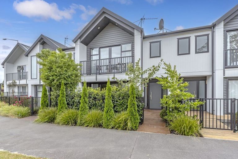 Photo of property in 15 Holmes Hanover Lane, Halswell, Christchurch, 8025