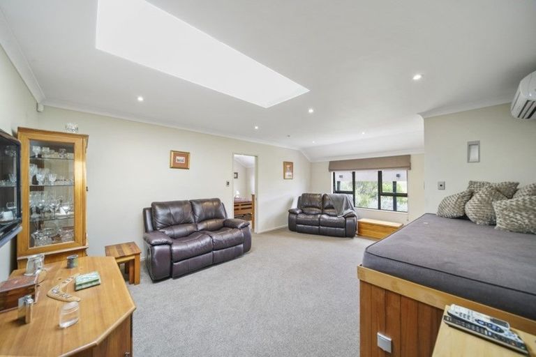 Photo of property in 29 Woodview Rise, Botany Downs, Auckland, 2010