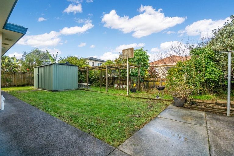 Photo of property in 5 Macadamia Close, Goodwood Heights, Auckland, 2105