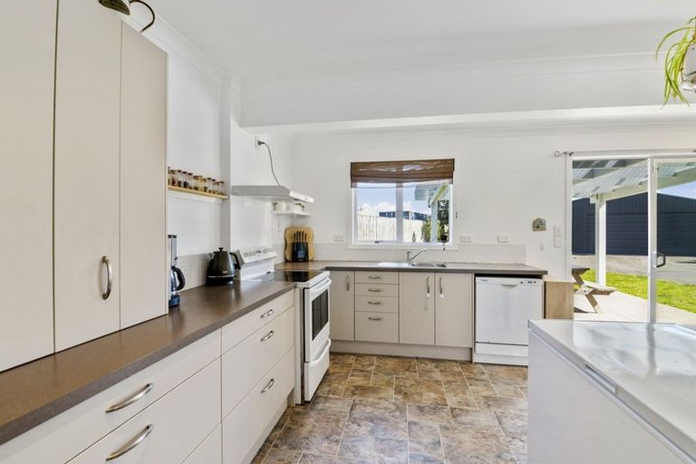 Photo of property in 14 Brown Terrace, Foxton Beach, Foxton, 4815