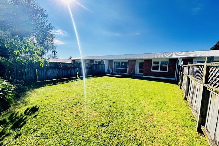 Photo of property in 2/76 Settlement Road, Papakura, 2110