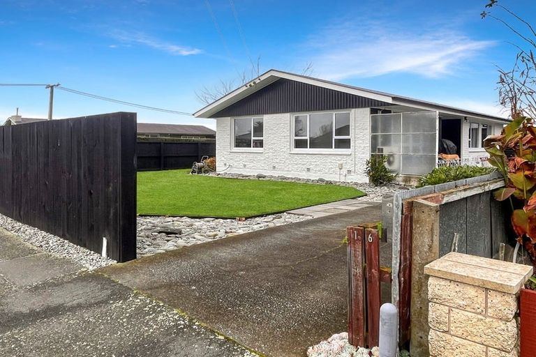 Photo of property in 16 Daniels Road, Redwood, Christchurch, 8051