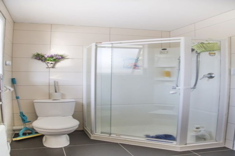 Photo of property in 43 Strid Road, Te Atatu South, Auckland, 0610