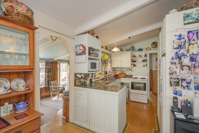 Photo of property in 14 Annette Place, Whitianga, 3510