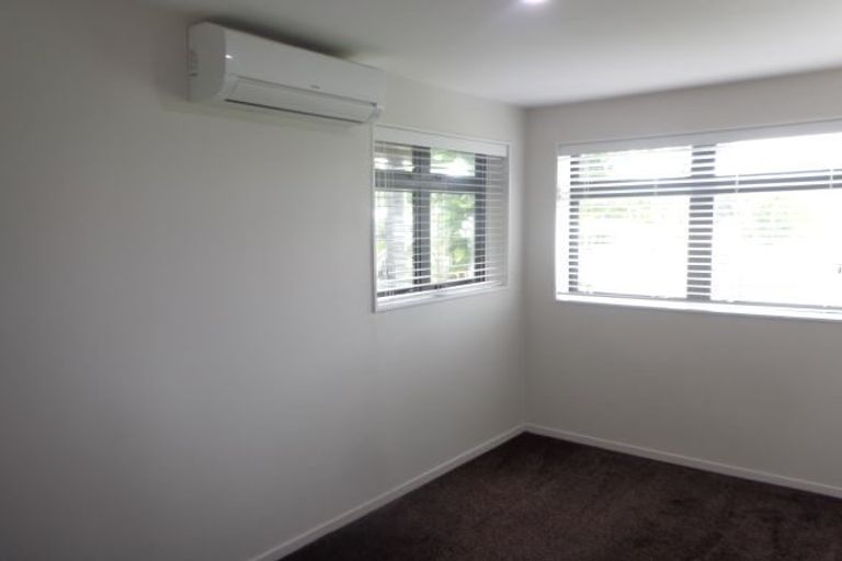 Photo of property in 81 Hobsonville Road, West Harbour, Auckland, 0618