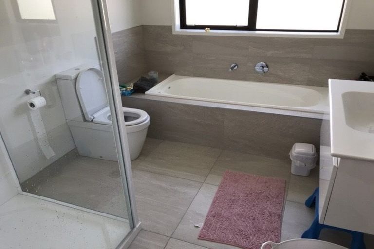 Photo of property in 3 Fred White Drive, Kumeu, 0810