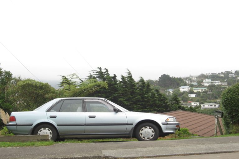 Photo of property in 39 Turville Crescent, Newlands, Wellington, 6037