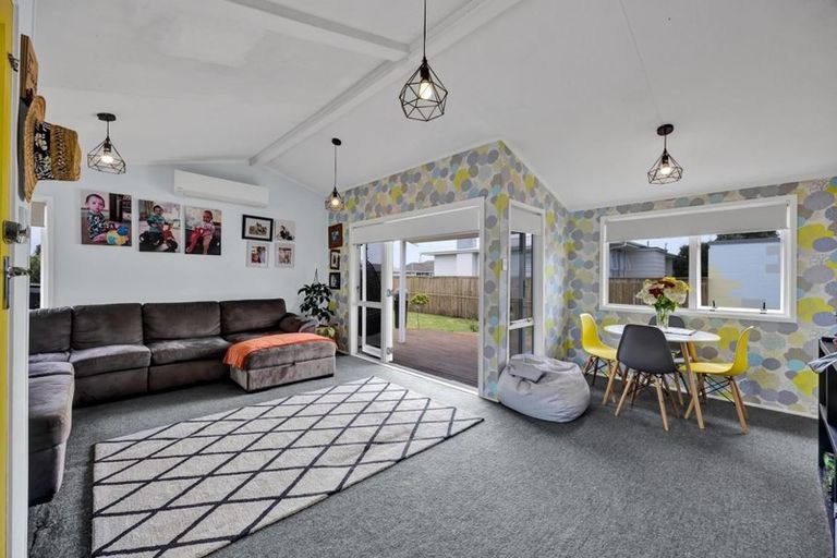 Photo of property in 8 Hughson Place, Opunake, 4616