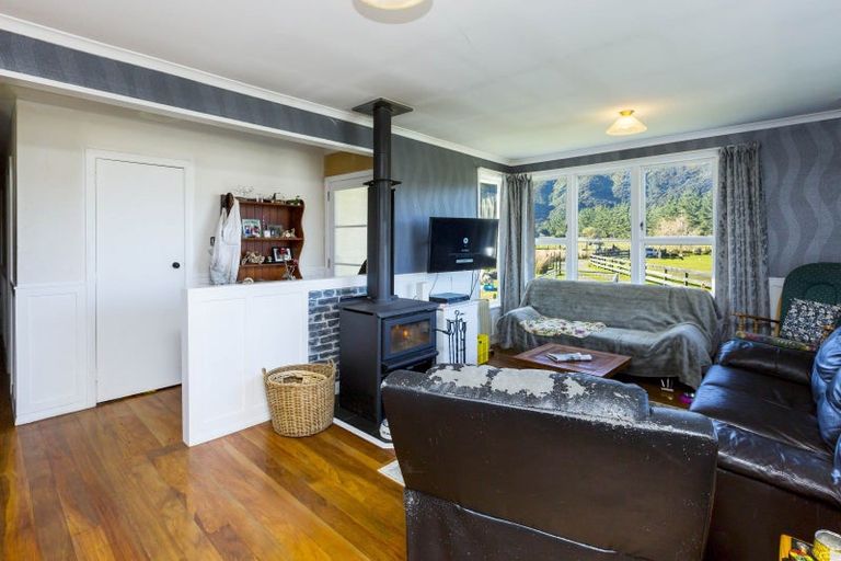 Photo of property in 147 Upper Fitzherbert Road, Wainuiomata, 5373