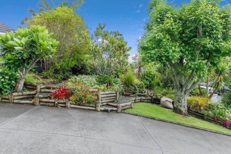 Photo of property in 3 Tanglewood Place, Cockle Bay, Auckland, 2014