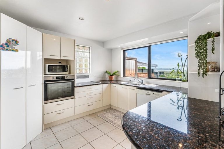 Photo of property in 9 Renoir Street, West Harbour, Auckland, 0618
