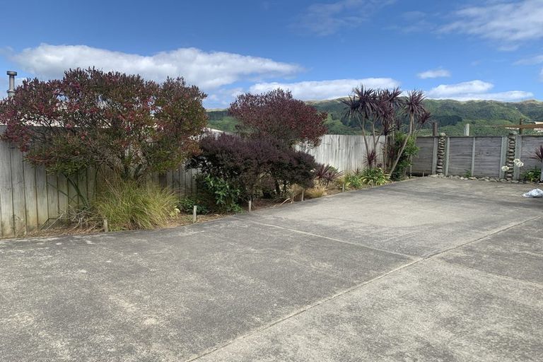 Photo of property in 99 Bing Lucas Drive, Tawa, Wellington, 5028