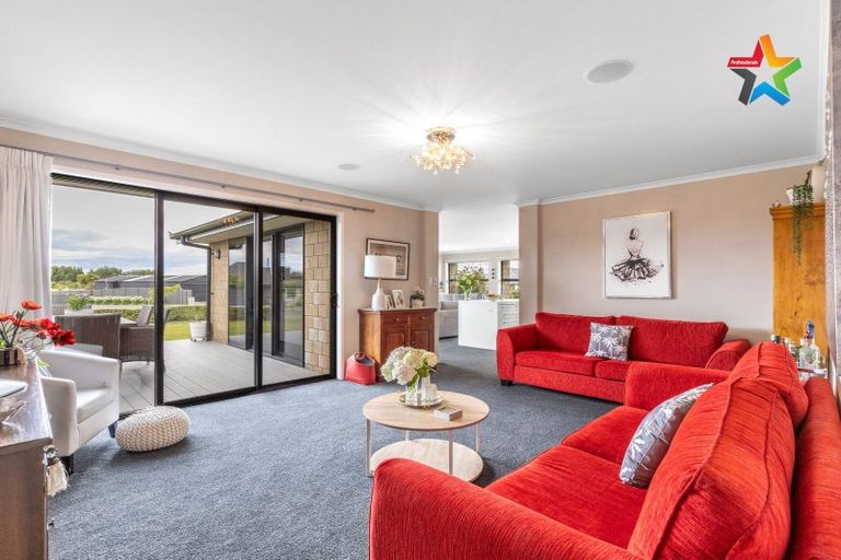Photo of property in 16 Court Of Ascot, Seaward Bush, Invercargill, 9812