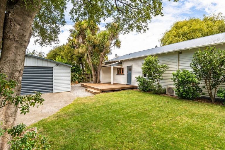 Photo of property in 6 Sandwich Road, Beckenham, Christchurch, 8023