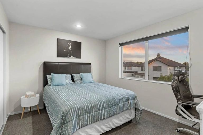 Photo of property in 28 Phar Lap Crescent, Takanini, 2112