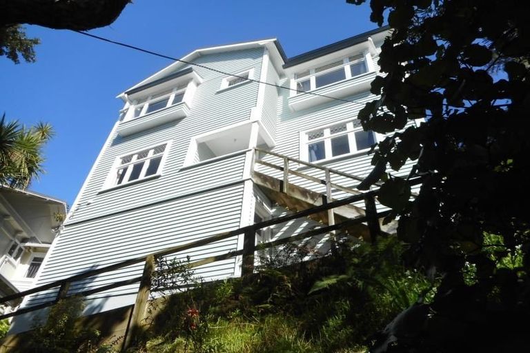 Photo of property in 82 Kelburn Parade, Kelburn, Wellington, 6012