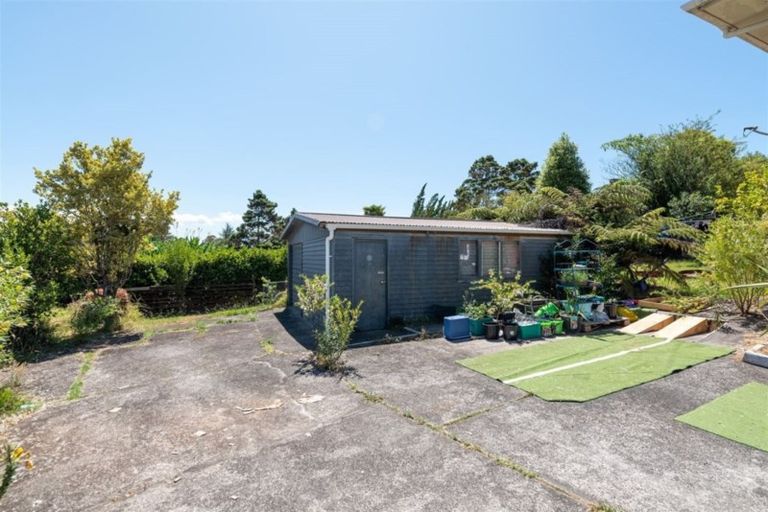 Photo of property in 17 Chilcott Road, Henderson, Auckland, 0612