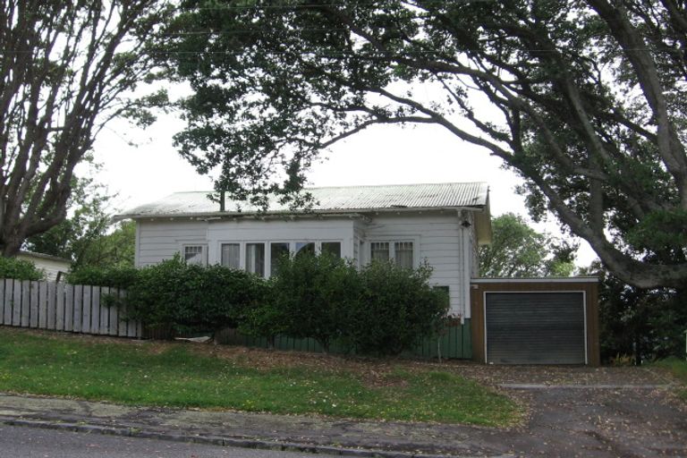 Property details for 622 Blockhouse Bay Road, Blockhouse Bay, Auckland