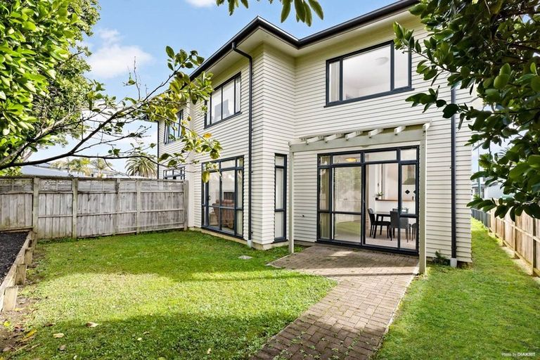 Photo of property in 1/2 Armoy Drive, East Tamaki, Auckland, 2016