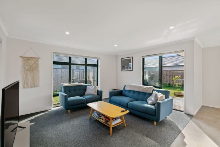 Photo of property in 14 Saint Michael Crescent, One Tree Point, 0118