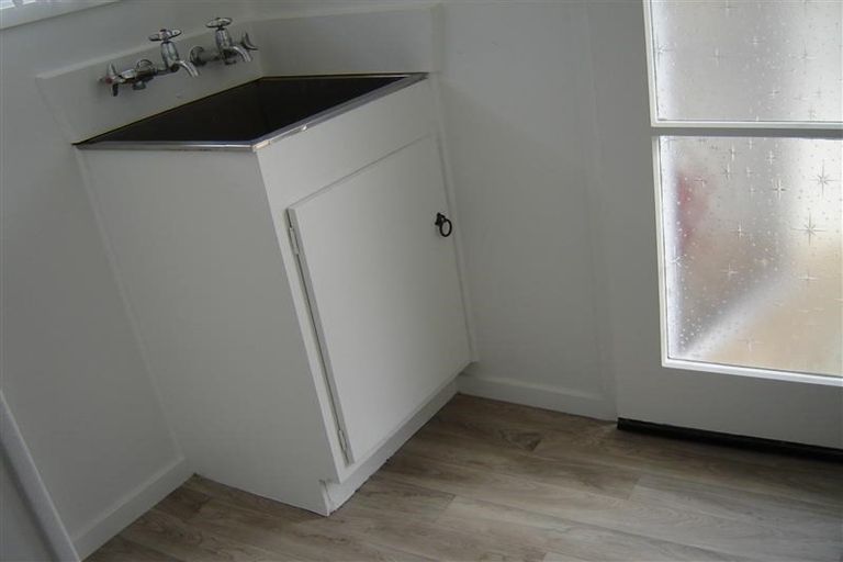 Photo of property in 2/33 Butterworth Drive, Glendene, Auckland, 0602