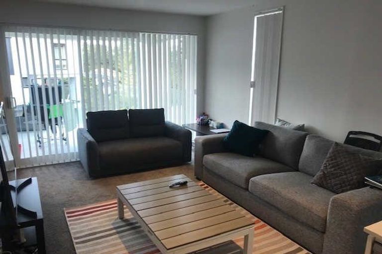 Photo of property in 2/10 Silver Moon Road, Albany Heights, Auckland, 0632