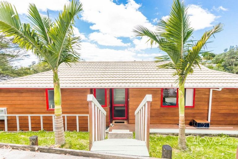 Photo of property in 205 Glengarry Road, Glen Eden, Auckland, 0602