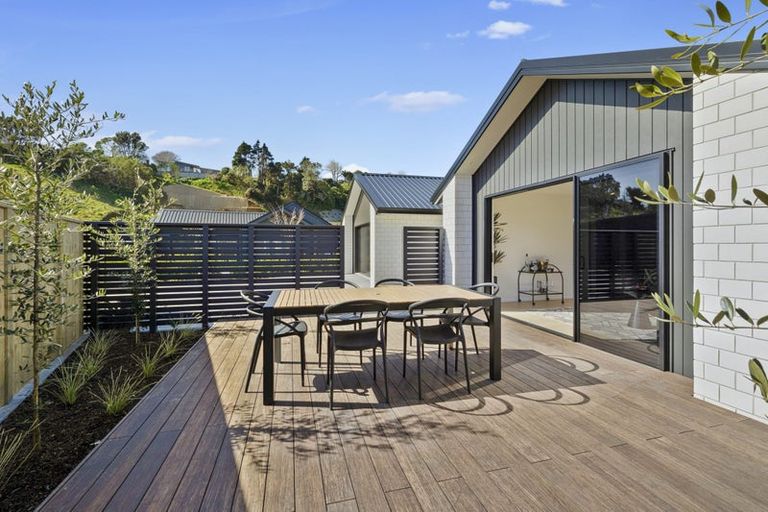 Photo of property in 35 Sycamore Grove, Lower Vogeltown, New Plymouth, 4310