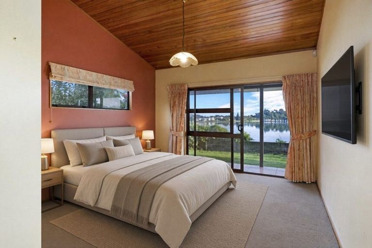 Photo of property in 16 Trevor Terrace, Paremata, Porirua, 5024