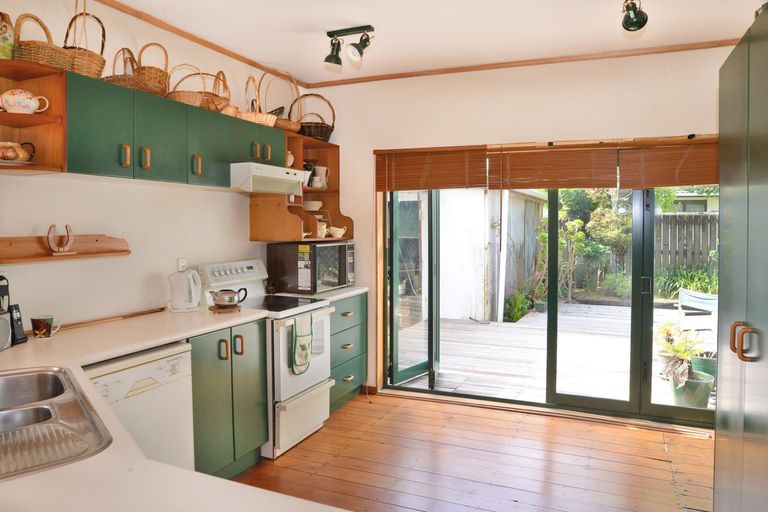 Photo of property in 2/571 Weymouth Road, Weymouth, Auckland, 2103