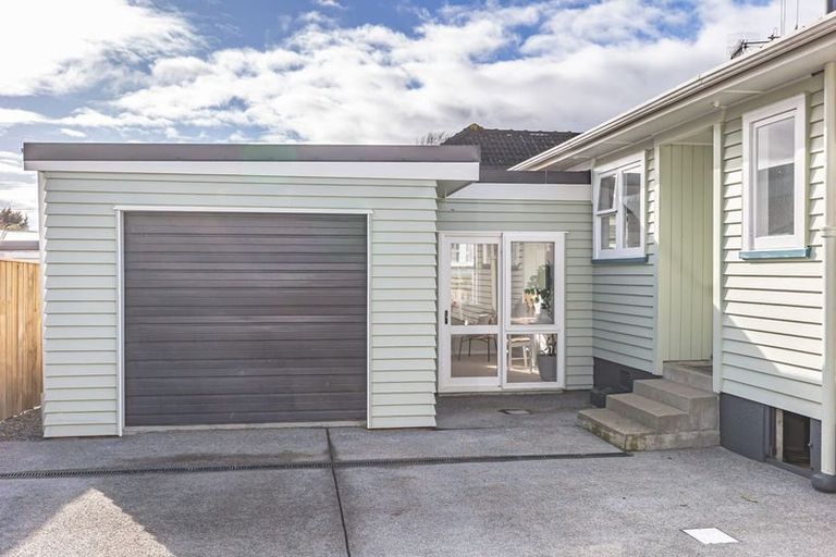 Photo of property in 6 Seddon Street, Levin, 5510