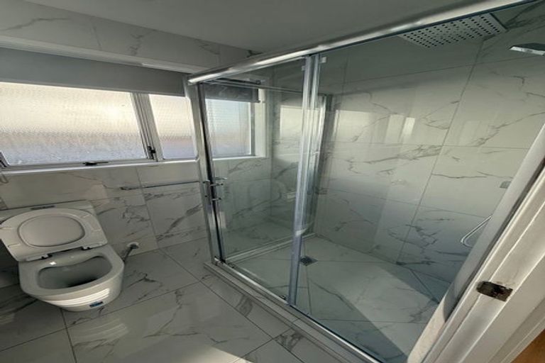 Photo of property in 11 Blanes Road, Weymouth, Auckland, 2103